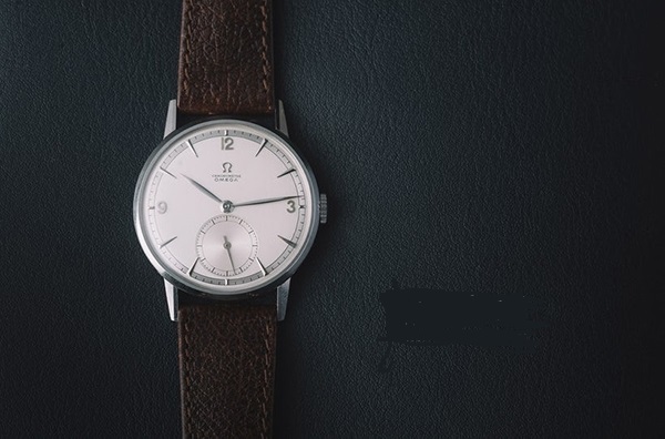 Nel 1947 fu lanciato l’orologio replica antico Omega Tourbillon 30
